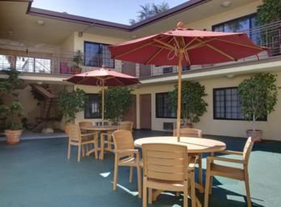 Studio City Court Yard Hotel - Studio City, CA