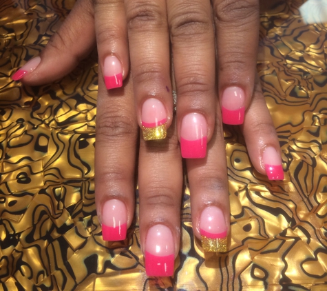 LaVie Nails and Spa - Aurora, CO. La Vie Nails color powder