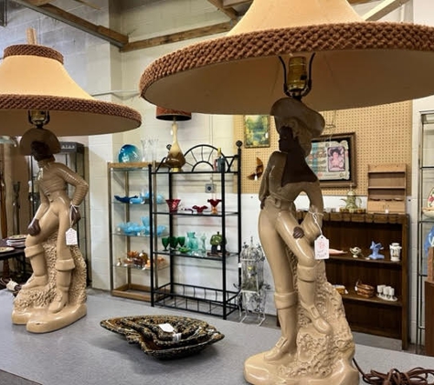 Teeks Antiques and Collectibles - Newton, KS
