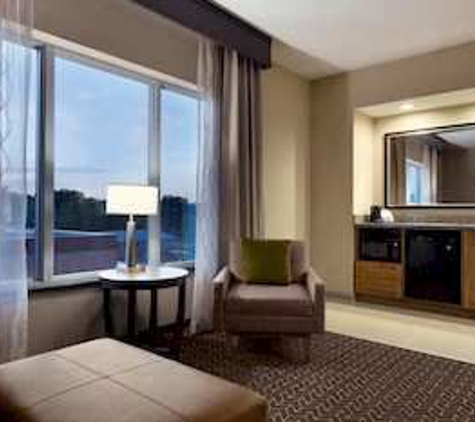 Hampton Inn and Suites Clayton/St Louis-Galleria Area - Clayton, MO