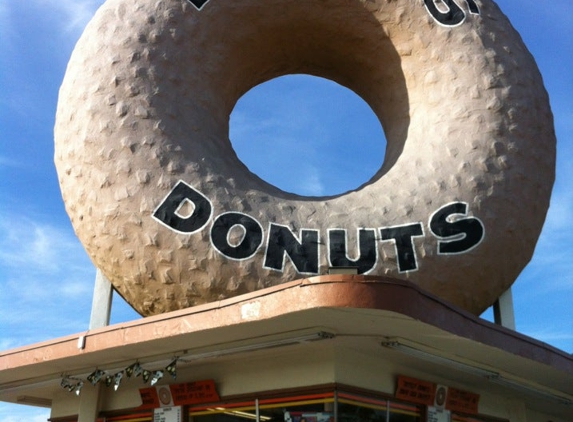 Randy's Donuts - Inglewood, CA