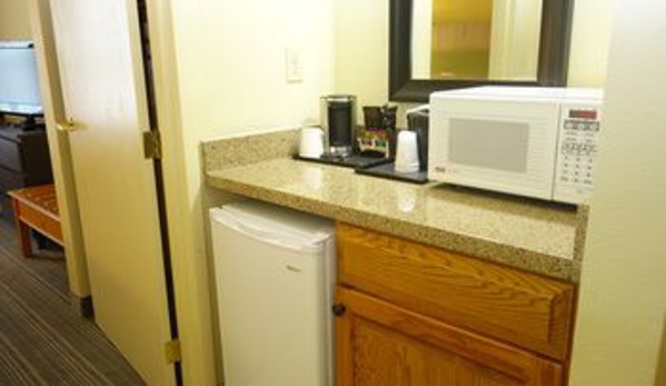 Country Inns & Suites - Burlington, NC