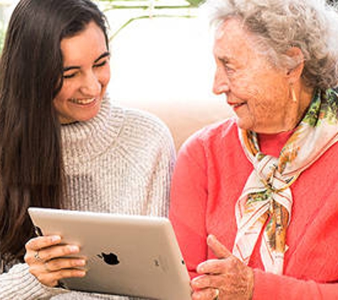 Amana Living Treendale - Australind, WA. A resident and her visiting grandaughter