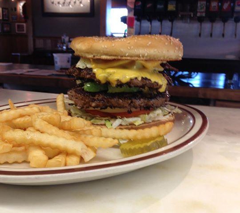 Geno's Pizza and Burgers - Astoria, OR