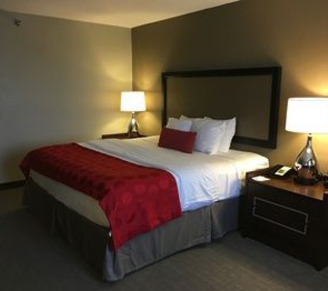 Ramada by Wyndham Des Moines Airport - Des Moines, IA