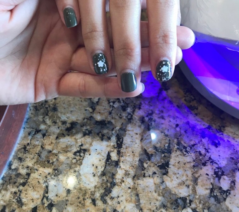 Deluxe Nail Salon - Dallas, TX