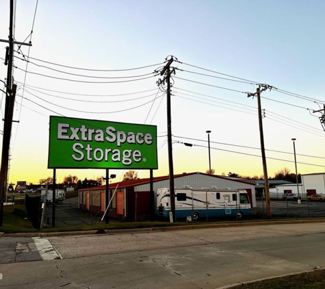 Extra Space Storage - Warrenton, MO