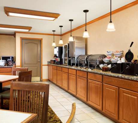 Country Inns & Suites - Kenosha, WI