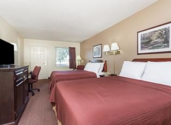 Days Inn by Wyndham Royston - Royston, GA