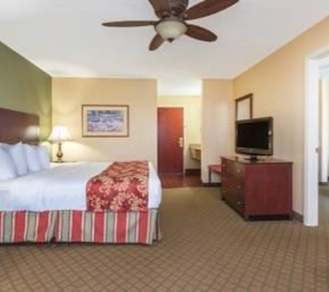 Baymont Inn & Suites - Evansville, IN