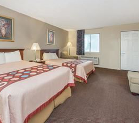 Super 8 by Wyndham Centerville-Richmond - Centerville, IN