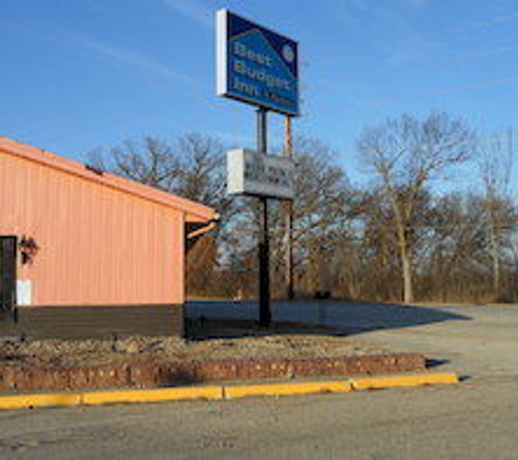 Best Budget Inn & Suites - Charles City, IA