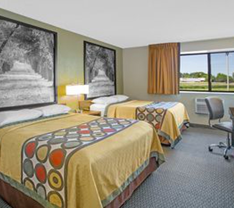 Super 8 by Wyndham Windsor/Madison North - Windsor, WI