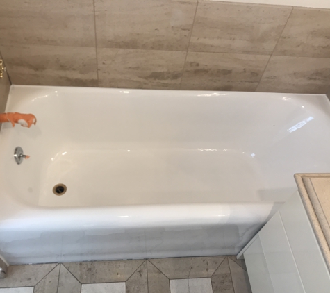 Bathtub Refinishing And Fiberglass Expert - Los Angeles, CA. Porcelain tub refinished by our team. Gorgeous refinish white color - industrial coating. 
By Bathtub Refinishing And Fiberglass Expert