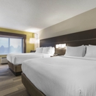 Holiday Inn Express & Suites Chicago West - St Charles by IHG