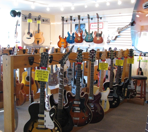 Bear Hollow Vintage Guitars - Lebanon, NH