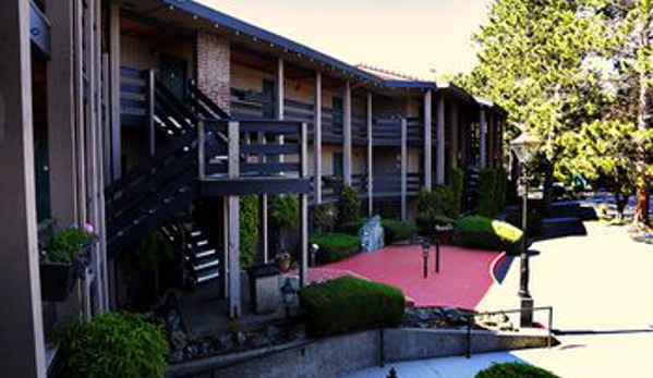 The Coachman Inn & Suites - Oak Harbor, WA