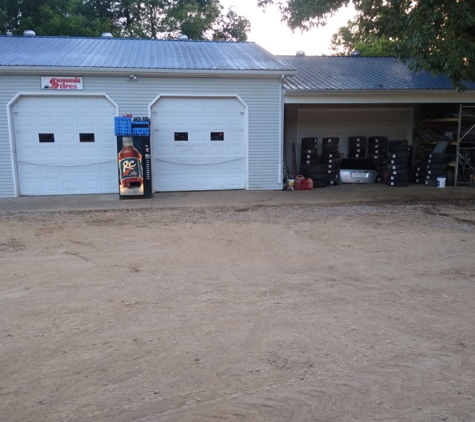 Mikes Used Cars and Auto Parts - Morgantown, KY. Garage