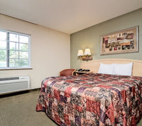 HomeTowne Studios & Suites Bentonville - Bentonville, AR