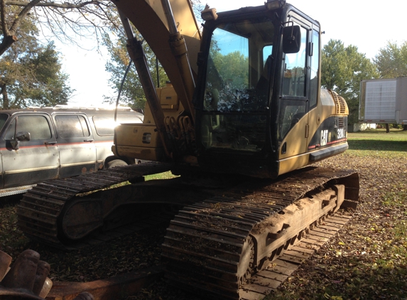 Murray Construction Co Inc - Carthage, MO. Cat 320 Excavator