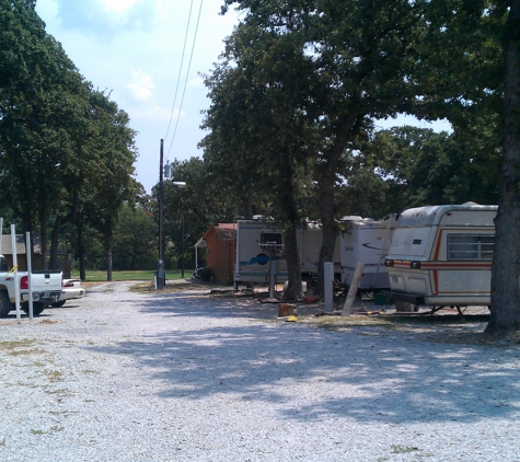 Live Oak RV Park - Azle, TX