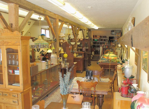 Royal Oak Antiques - Jackson, WI