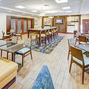 Hampton Inn & Suites Cleveland-Airport/Middleburg Heights - Middleburg Heights, OH