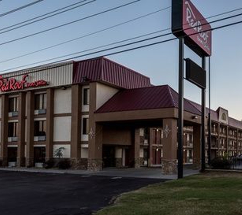Pigeon Forge Inn and Suites - Pigeon Forge, TN
