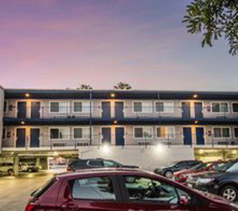 Travelodge by Wyndham Culver City - Culver City, CA