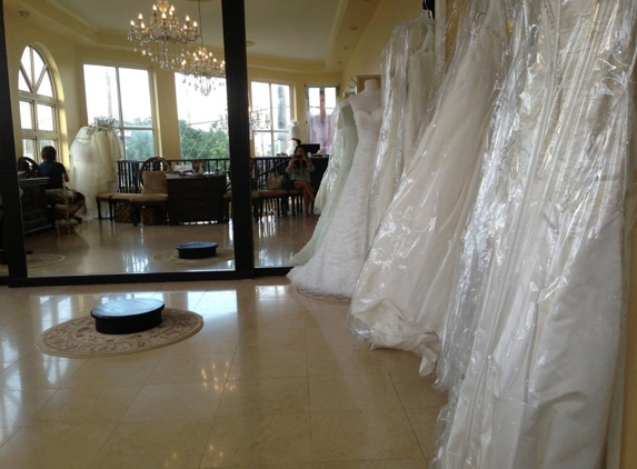 Casablanca Bridal & Formals - Honolulu, HI