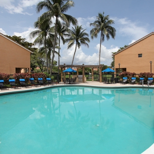 Crown Pointe Apartments - Coconut Creek, FL