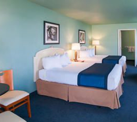 Clearwater Lakeshore Motel - Mackinaw City, MI