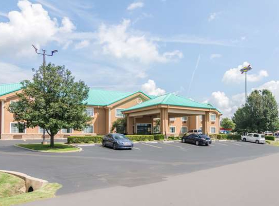 Quality Inn & Suites - Alma, AR