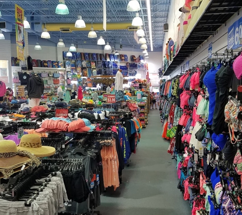 Surf Style 113: Surf, Swimwear, Sporting Goods in Destin - Destin, FL