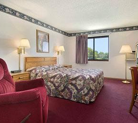 Super 8 by Wyndham Algona - Algona, IA