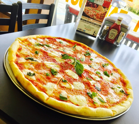 Bella Villa Pizza - Mount Pocono, PA. Margherita Pizza.. BUONISSIMA!!!