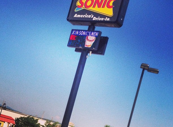 Sonic Drive-In - Edgewood, NM