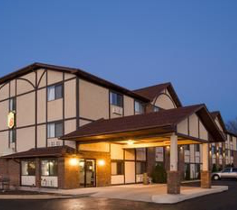 Super 8 by Wyndham Woodstock - Woodstock, IL