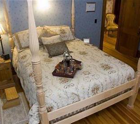 Lindsay House Bed & Breakfast - Manawa, WI