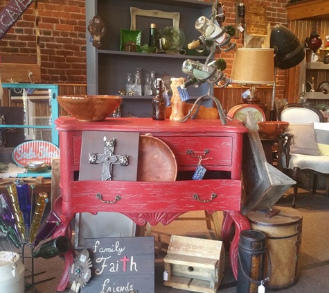 The Vintage Market On Church Street - Jackson, TN