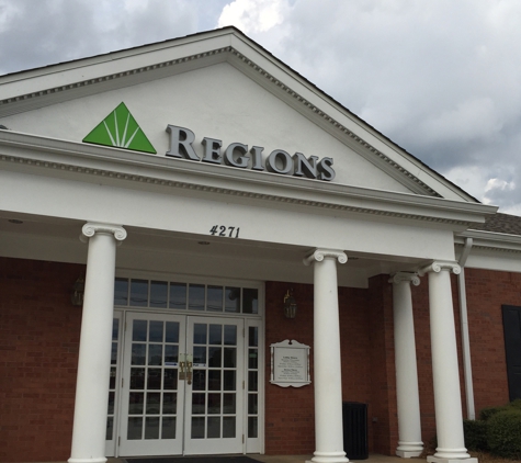 Regions Bank - Hiram, GA. Entrance