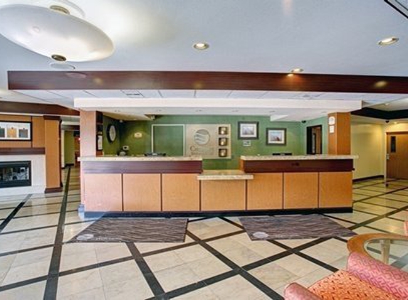 Comfort Inn & Suites - Oakland, CA