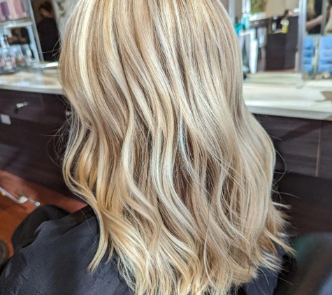 Deseo Salon & BlowDry - Denver, CO