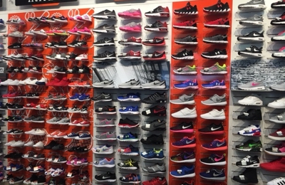 hibbett sports shoe store