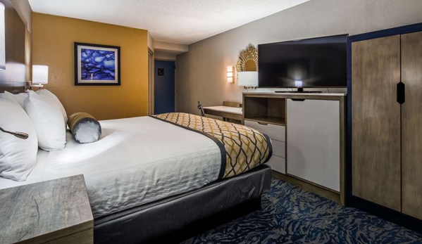 Best Western Plus Bloomington East Hotel - Bloomington, IL