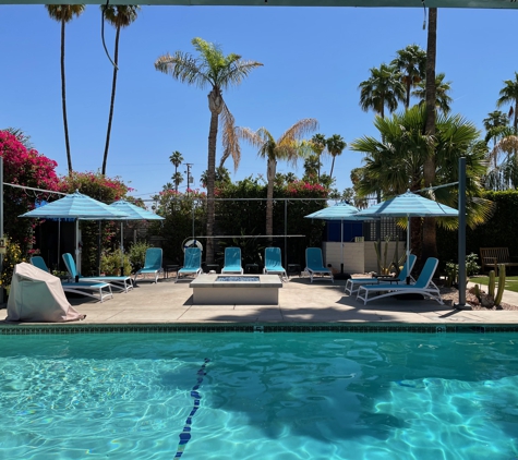 Desert Paradise Resort Hotel - Palm Springs, CA