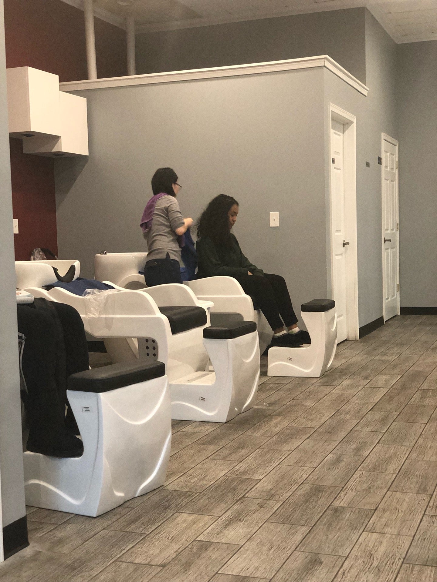 In Hair Salon - Merchantville, NJ 08109