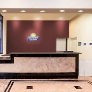 Days Inn & Suites by Wyndham Anaheim At Disneyland Park - Anaheim, CA