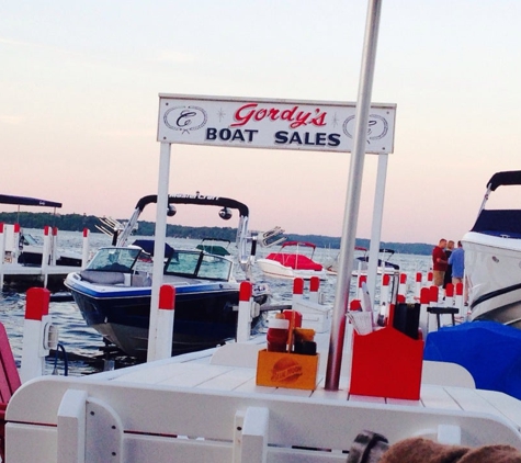 Gordy's Boat House Bar & Restaurant - Fontana, WI