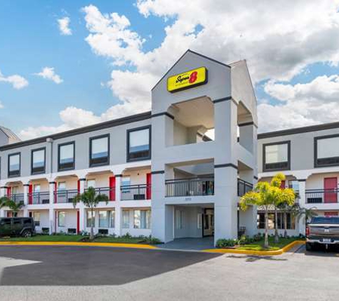 Super 8 by Wyndham Orlando Near Florida Mall - Orlando, FL